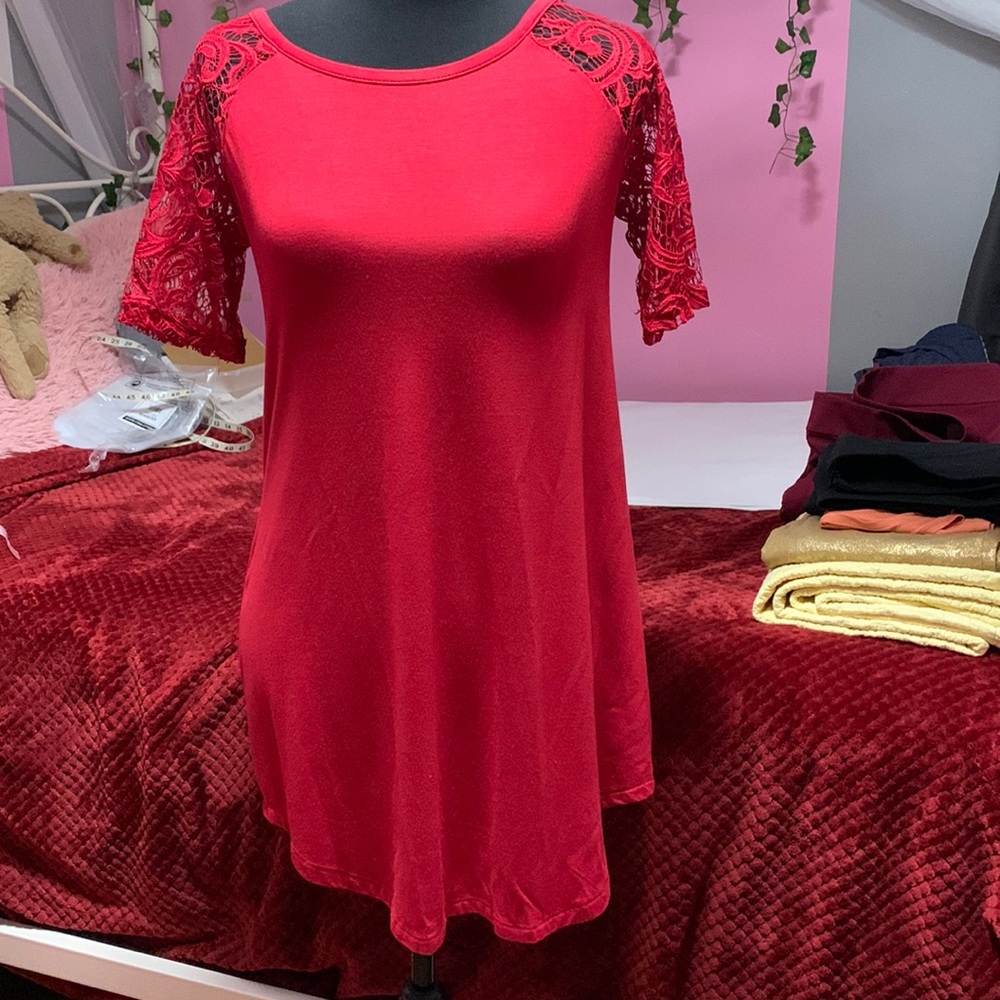 Zenana signature lace short sleeve tunic red color size S